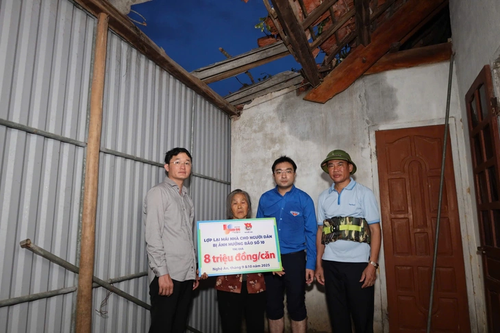 Yêu cầu chuyển 500 tỉ Vingroup và các nhà hảo tâm hỗ trợ trực tiếp đến tay người dân vùng lũ - Ảnh 1.