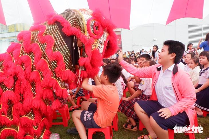 Trung thu mơ ước cho bệnh nhi ung thư, trẻ khó khăn - Ảnh 1.
