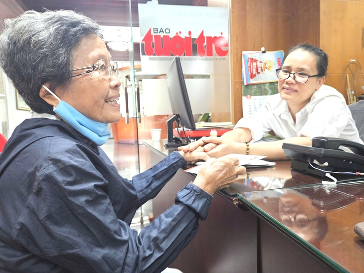 'Góp được chút đỉnh cho bà con vùng bão lợp lại mái nhà, tôi thấy nhẹ lòng' - Ảnh 2.