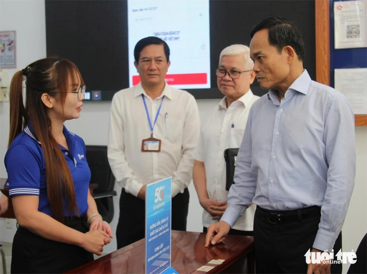 Bí thư TP.HCM Trần Lưu Quang: Sẽ tăng cường cán bộ, trường lớp cho phường Dĩ An - Ảnh 2.