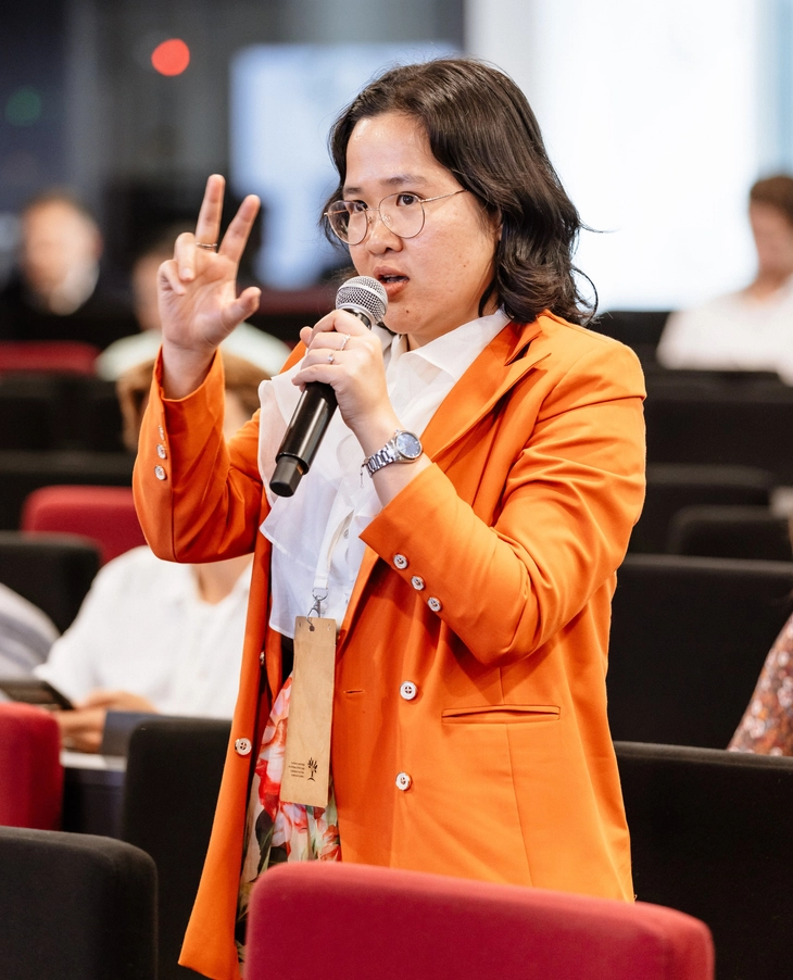 Cô gái từng được báo Tuổi Trẻ tiếp sức đến trường, nay đi qua 40 nước, giúp đỡ người nghèo - Ảnh 2.