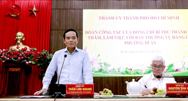 Bí thư TP.HCM Trần Lưu Quang: Sẽ tăng cường cán bộ, trường lớp cho phường Dĩ An - Ảnh 1.