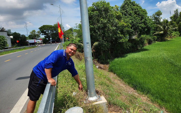 Vì sao cầu Châu Đốc và cầu Cồn Tiên tối thui nhiều tháng qua? - Ảnh 2.