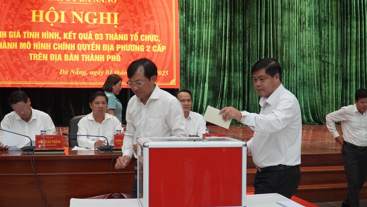 Đà Nẵng ủng hộ hơn 6 tỉ đồng cho đồng bào vùng bão số 10 - Ảnh 1.