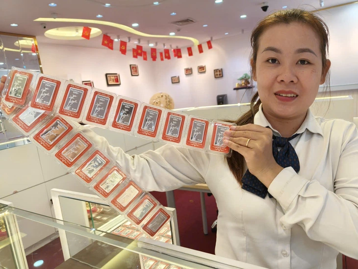 Giá vàng và giá bạc cùng ‘nóng ran’ - Ảnh 2.