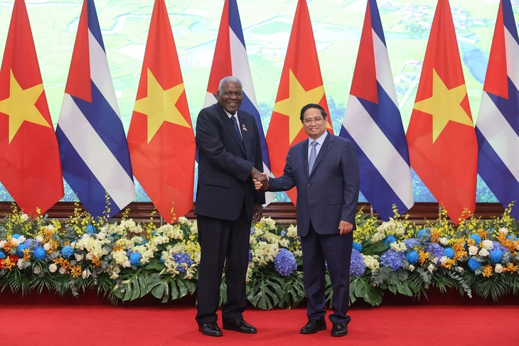 Thủ tướng gặp Chủ tịch Quốc hội Cuba, chia sẻ kinh nghiệm phát triển kinh tế - Ảnh 1.