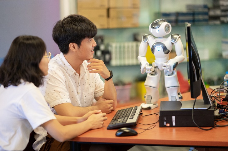 Khi AI mang hình hài robot sống giữa chúng ta - Ảnh 3.