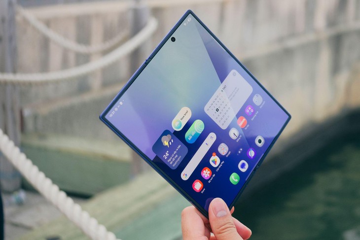 Flagship hiện đại: ao lại không thể gập? - Ảnh 1.