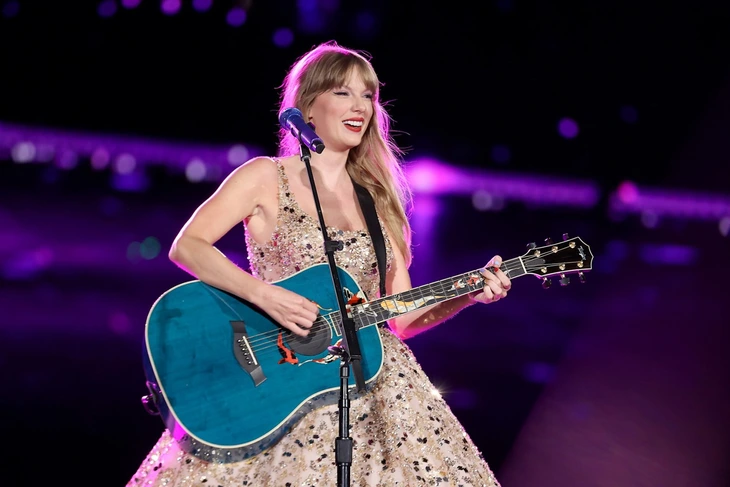 Taylor Swift lập kỷ lục nữ nghệ sĩ đầu tiên vượt 100 triệu doanh số bán album   - Ảnh 1.