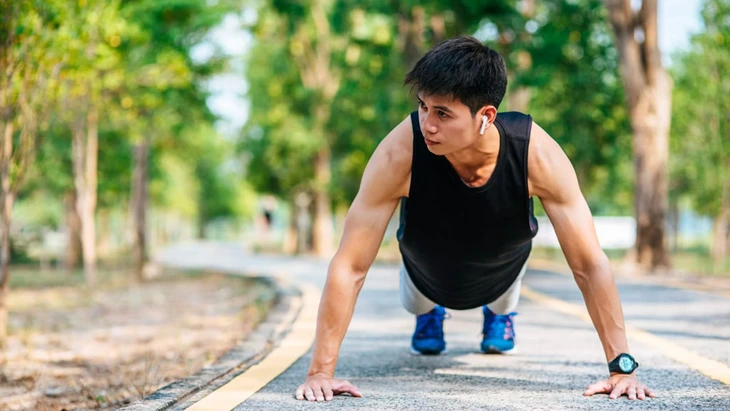Hít đất bao nhiêu cái được xem là 'chuẩn đàn ông'? - Ảnh 1.