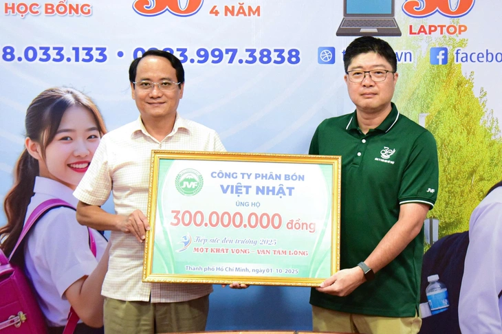 Công ty phân bón Việt Nhật trao Tuổi Trẻ 300 triệu Tiếp sức đến trường: Tân sinh viên, đừng bỏ cuộc! - Ảnh 1.