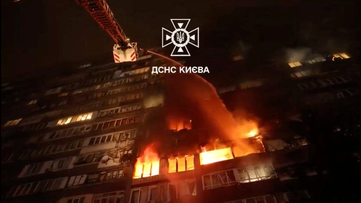 Nga tấn công ồ ạt gây mất điện ở Kiev, ông Zelensky kêu gọi Mỹ hành động - Ảnh 2.