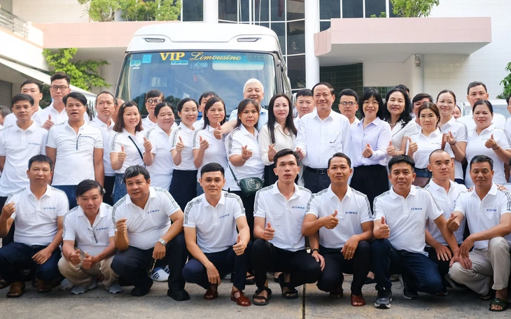 Vượt nghìn cây số 'cứu' xe cho bà con vùng lũ - Ảnh 3.