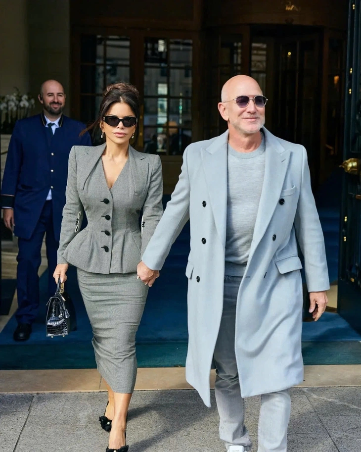 Vợ chồng tỉ phú Jeff Bezos thường xuyên diện đồ đôi sau đám cưới xa hoa ở Venice - Ảnh 4.