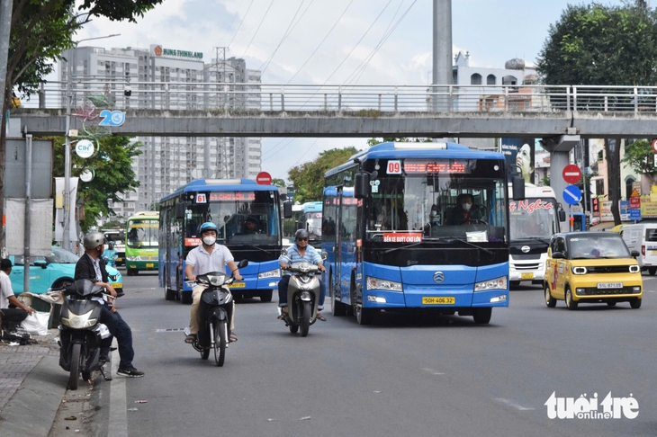 100 xe buýt CNG của Samco tồn kho nhiều năm, Sở Xây dựng TP.HCM nói gì? - Ảnh 1.