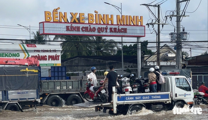 ngập sâu - Ảnh 1.