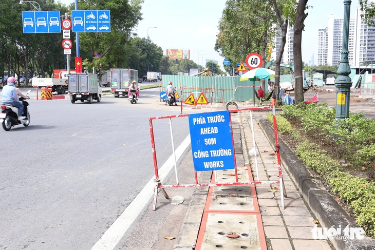 Ngày đầu thi công làn đường ưu tiên cho xe đạp trên đường Mai Chí Thọ - Ảnh 9. xe đạp - Ảnh 9.