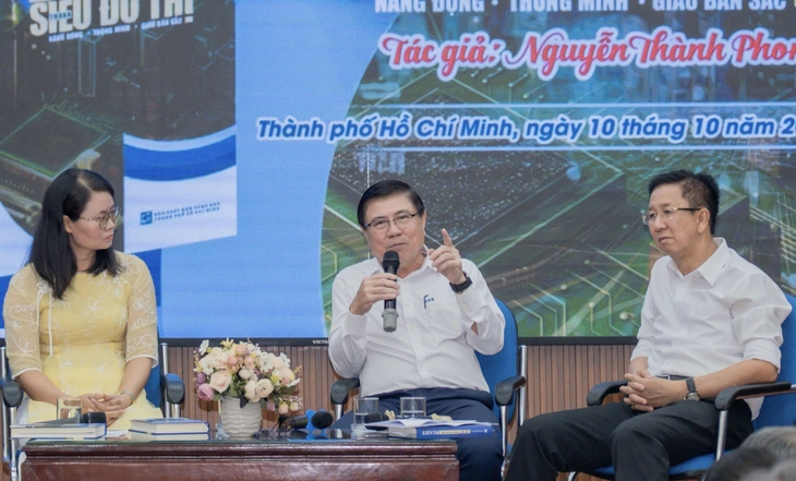 Ông Nguyễn Thành Phong viết sách về ý tưởng phát triển siêu đô thị TP.HCM- Ảnh 2. Ông Nguyễn Thành Phong viết sách về ý tưởng phát triển siêu đô thị TP.HCM - Ảnh 2.