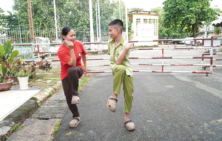 Thầy - trò trong lớp học đặc biệt - Ảnh 3. tự kỷ - Ảnh 3.