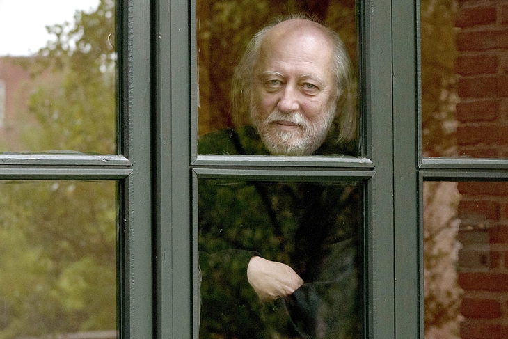 Tác gia Nobel László Krasznahorkai: Vực thẳm lấp lánh ánh sao - Ảnh 1. László Krasznahorkai - Ảnh 1.