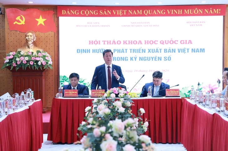 3 tiếng livestream bán sách trên TikTok thu 300 triệu đồng - Ảnh 1. bán sách - Ảnh 1.
