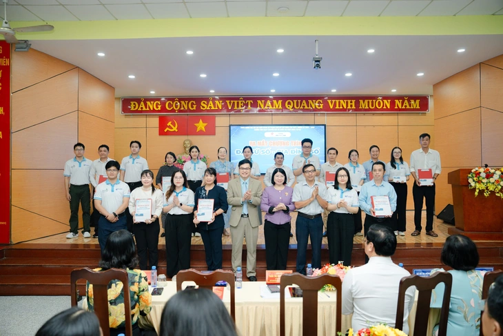 TP.HCM ra mắt mô hình Trạm công dân số, thí điểm tại cao ốc đảo Kim Cương - Ảnh 7.