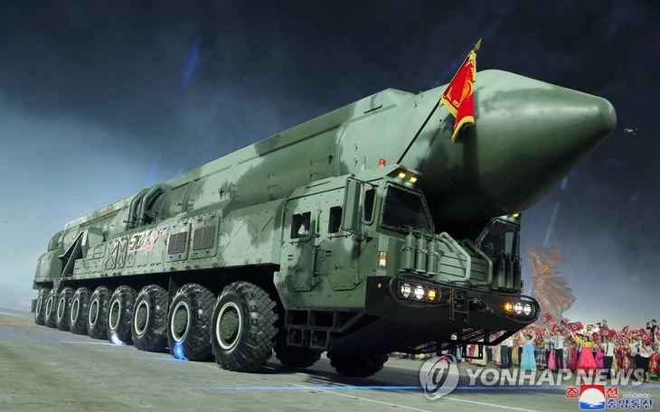 Ông Kim Jong Un tái khẳng định sức mạnh quân đội tại lễ kỷ niệm 80 năm Đảng Lao động - Ảnh 3.