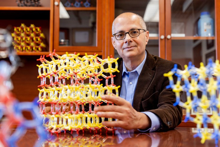 Quan điểm giáo dục của nhà hóa học đoạt giải Nobel 2025 Omar Yaghi - Ảnh 1. Nobel 2025 - Ảnh 1.