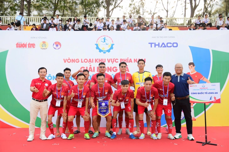 Vòng loại phía Nam Giải bóng đá công nhân, viên chức Việt Nam 2025 khai mạc tưng bừng - Ảnh 8.