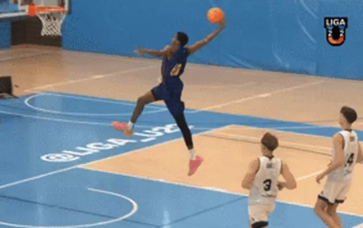 Rúng động: cầu thủ và HLV NBA bị FBI bắt giữ vì 'cờ bạc bất hợp pháp' do Mafia hậu thuẫn - Ảnh 2.