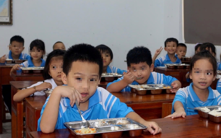 Suất ăn bán trú 25.000 đồng mà như 10.000 đồng: chỉ kiểm điểm, rút kinh nghiệm - Ảnh 1.