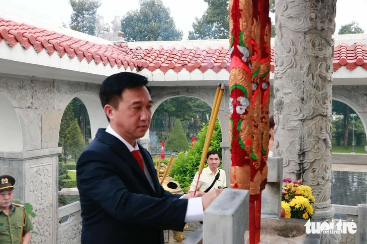 dâng hương - Ảnh 2.