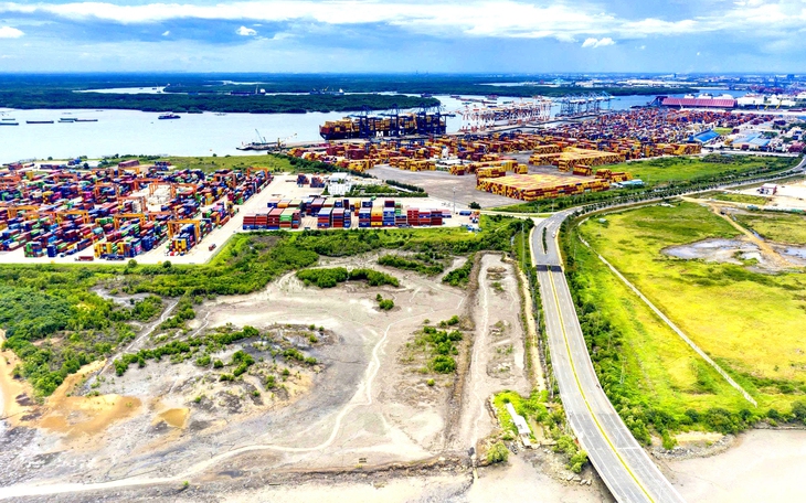 Thủ tướng: Tư nhân đề xuất tham gia làm đường sắt, quốc phòng, bộ ngành đang tích cực làm việc - Ảnh 2.