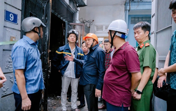 Cháy nhà trong ngõ sâu Hà Nội, 5 người chết - Ảnh 5.