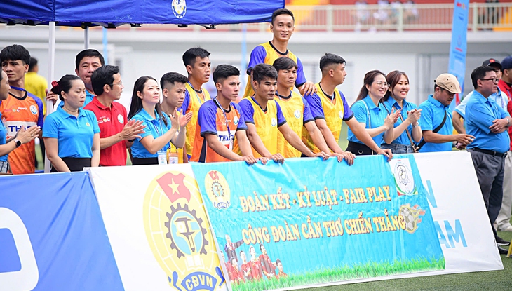Công nhân - Ảnh 1.
