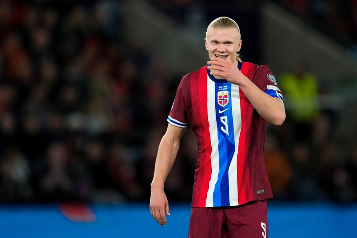 Haaland lập hat-trick đưa Na Uy đến gần tấm vé World Cup 2026 - Ảnh 1.