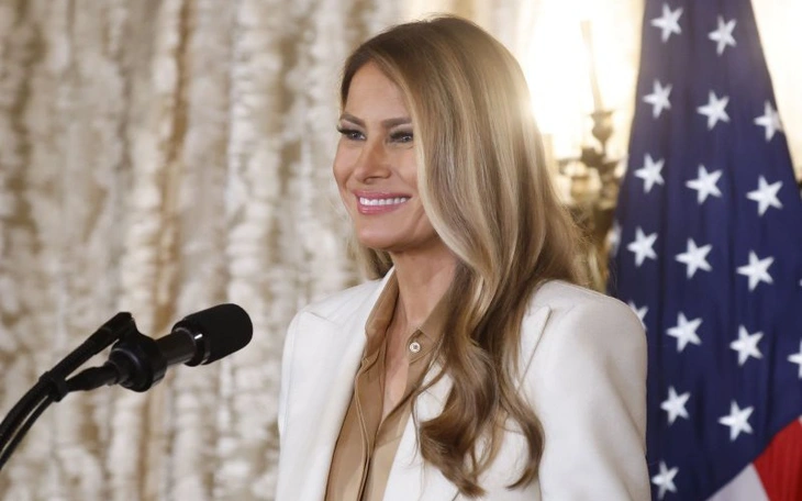 Sự thật bức ảnh Đệ nhất phu nhân Melania trên máy bay của Jeffrey Epstein - Ảnh 1.