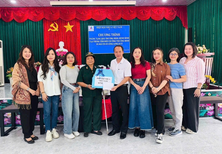 Hiệp hội Nhựa Việt Nam lan tỏa tinh thần ‘uống nước nhớ nguồn’ - Ảnh 2.