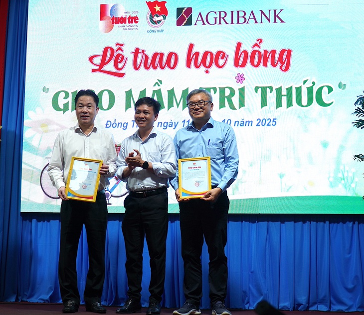 Có xe đạp mới, 200 học sinh Đồng Tháp đến trường bớt cực hơn - Ảnh 4.