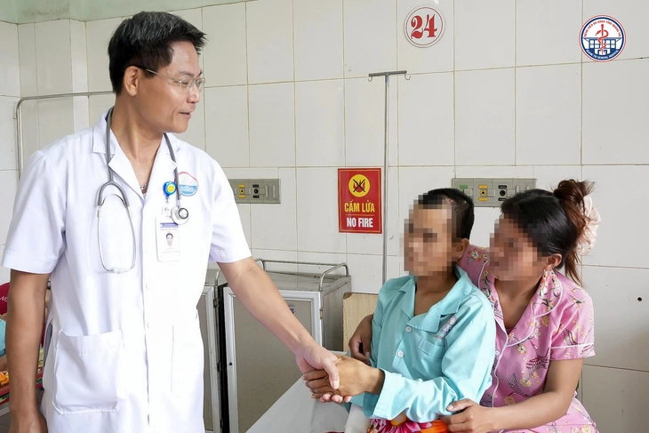 Cứu sống nạn nhân sau 5 ca phẫu thuật vụ xe tải lao vào chợ - Ảnh 1.