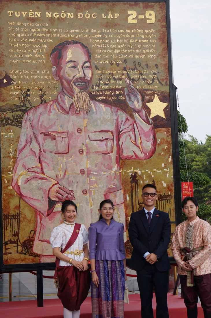 Tranh sơn mài ‘Bác Hồ đọc Tuyên ngôn Độc lập’ của họa sĩ 9x Chu Nhật Quang nhận kỷ lục thế giới - Ảnh 3. Chu Nhật Quang - Ảnh 3.