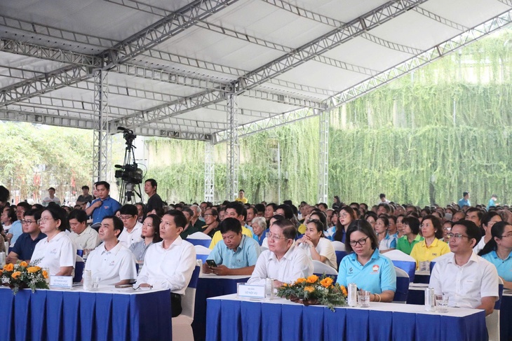 TP.HCM phát động phong trào 'Bình dân học vụ số'- Ảnh 1.