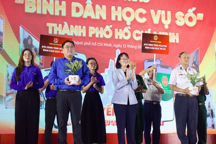 TP.HCM phát động phong trào 'Bình dân học vụ số' - Ảnh 2.