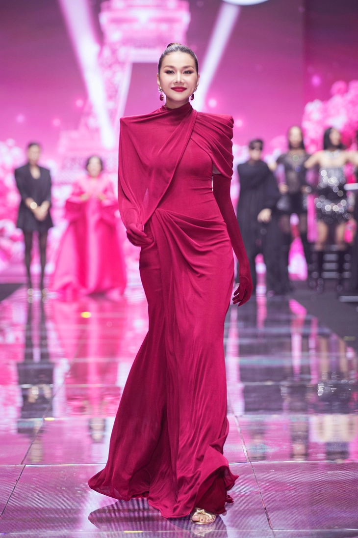 13-su-xuat-hien-cua-host--sieu-mau-thanh-hang-17603071899651960706548.jpeg
