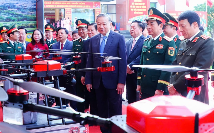 Thủ tướng Lê Minh Hưng: Quân khu 4 viết tiếp trang sử hào hùng, bảo vệ vững chắc đất nước - Ảnh 4.