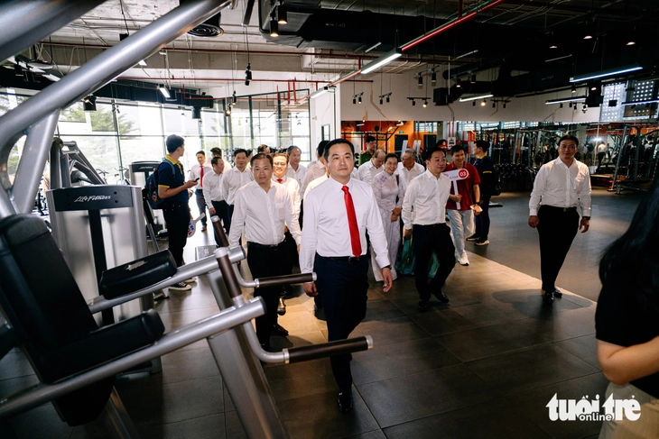 Đại biểu Đại hội Đảng bộ TP.HCM tham quan Bảo tàng Lịch sử, trụ sở Zalo - Ảnh 8.