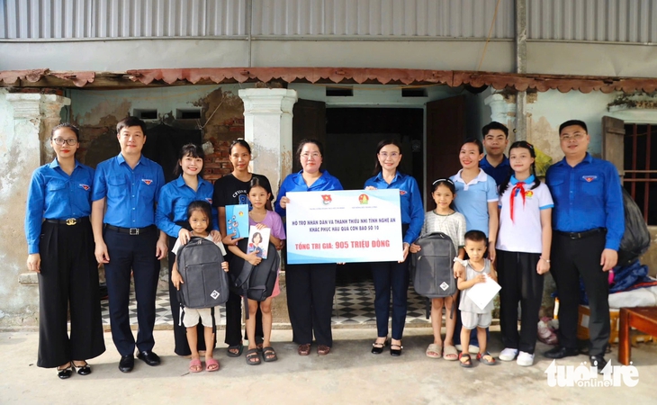 Trung ương Đoàn hỗ trợ hơn 2,1 tỉ đồng người dân thiệt hại bão Bualoi - Ảnh 1.