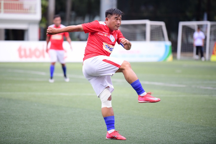 bóng đá công nhân - Ảnh 2.