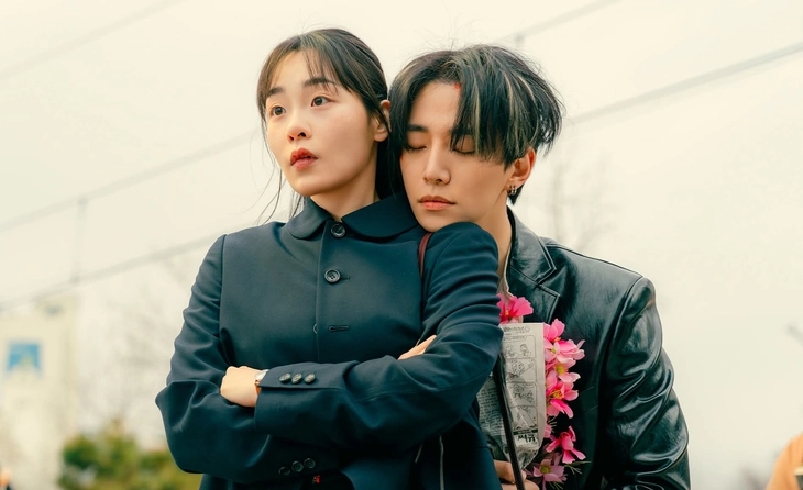 Lee Jun Ho hóa 'trai phố', mở màn rating ấn tượng cho Typhoon family - Ảnh 1.