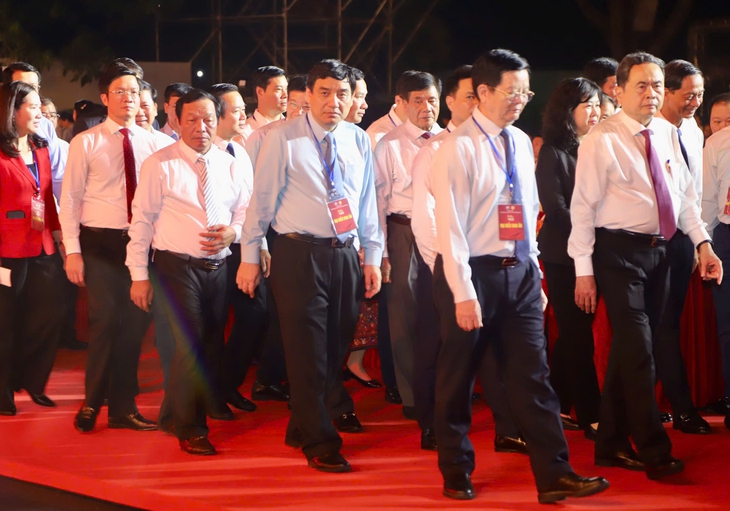 Chủ tịch Quốc hội đánh trống khai hội mùa thu Côn Sơn - Kiếp Bạc năm 2025 - Ảnh 4.